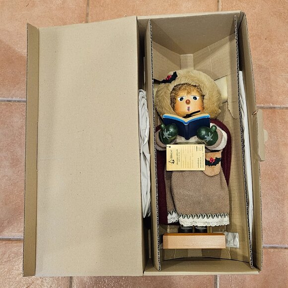 RARE LIMITED CHRISTIAN ULBRICHT CHOIR LADY COLLECTOR CHRISTMAS GERMAN NUTCRACKER - Picture 2 of 16